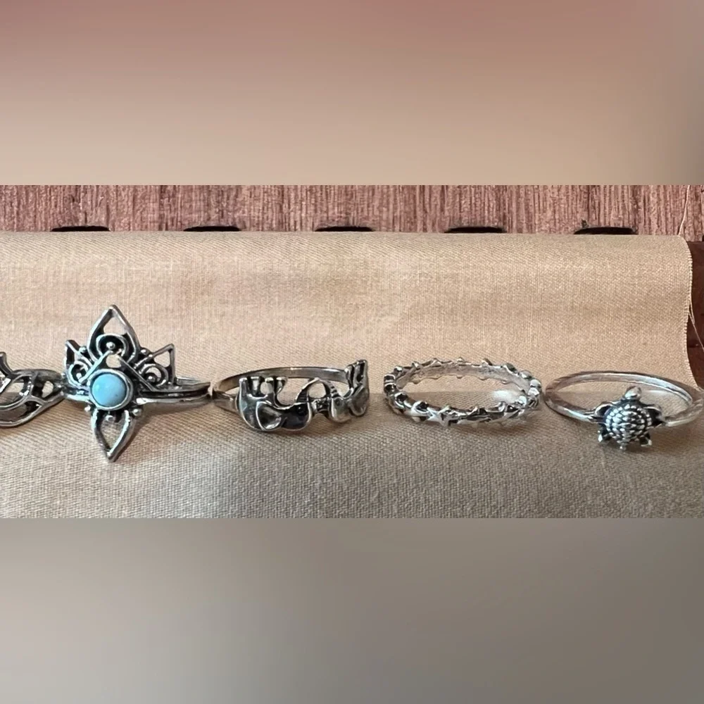 Set of 8 Finger Rings, BN